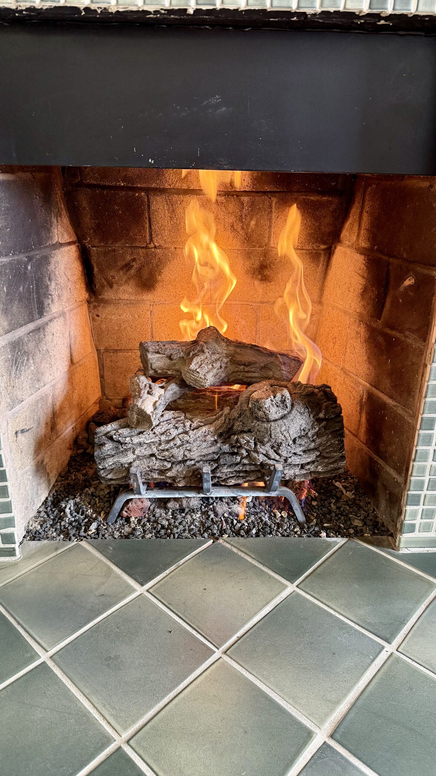 Burning fireplace after cleaning in concord california by cali chimney sweep.